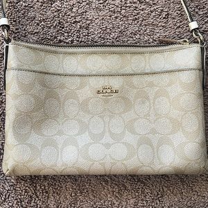 Cute cream crossbody COACH🤍✨